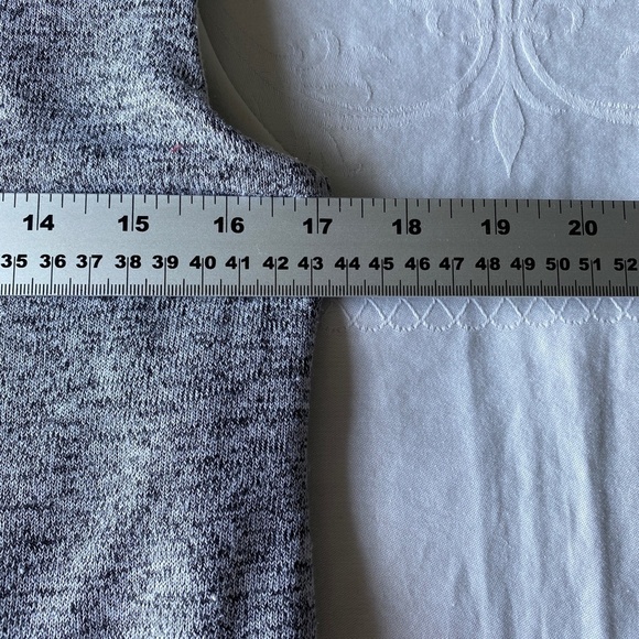 RW & Co. Women's Sleeveless Gray/Black Lined Layered Sweater Top Size Small - Picture 9 of 11